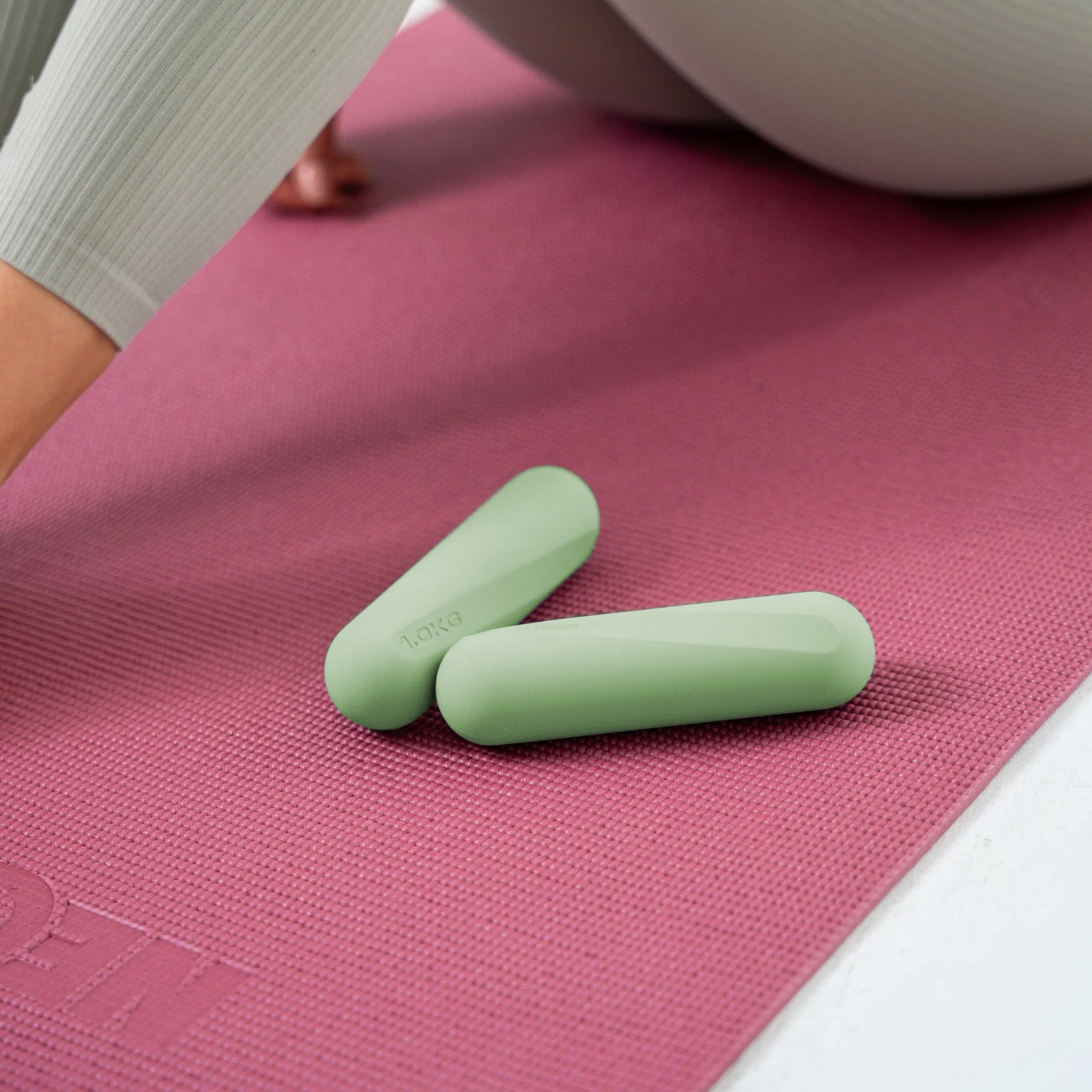 Pilateshanteln 2er Set aus hochwertigem Silikon, 1-2 kg - Matcha 2 kg - Pilatesequipment von NEOLYMP | Fitnessequipment und Sportartikel